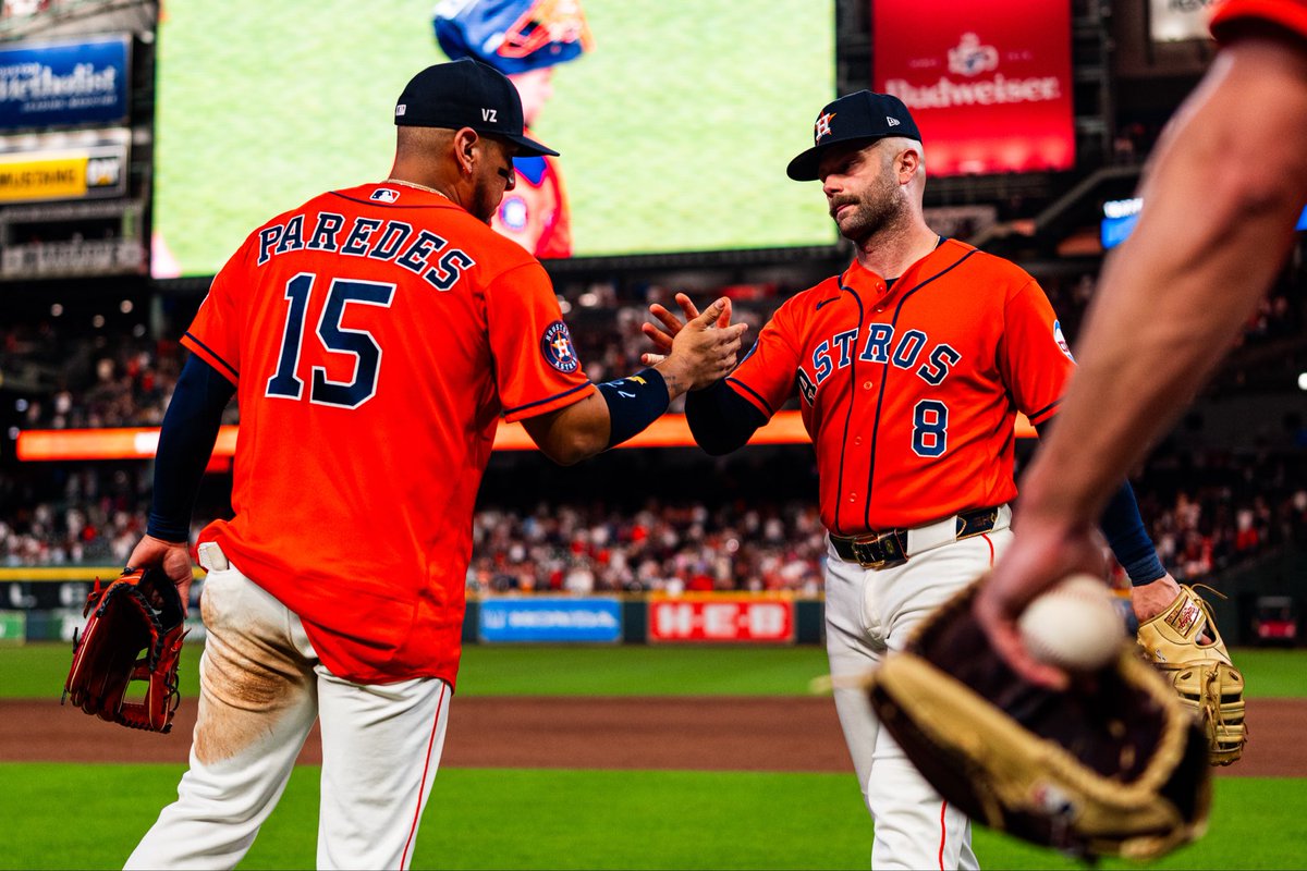 astros's tweet photo. H-Town, how we feeling?🗣️

#ChaseTheFight https://t.co/wj6MLq4a8r