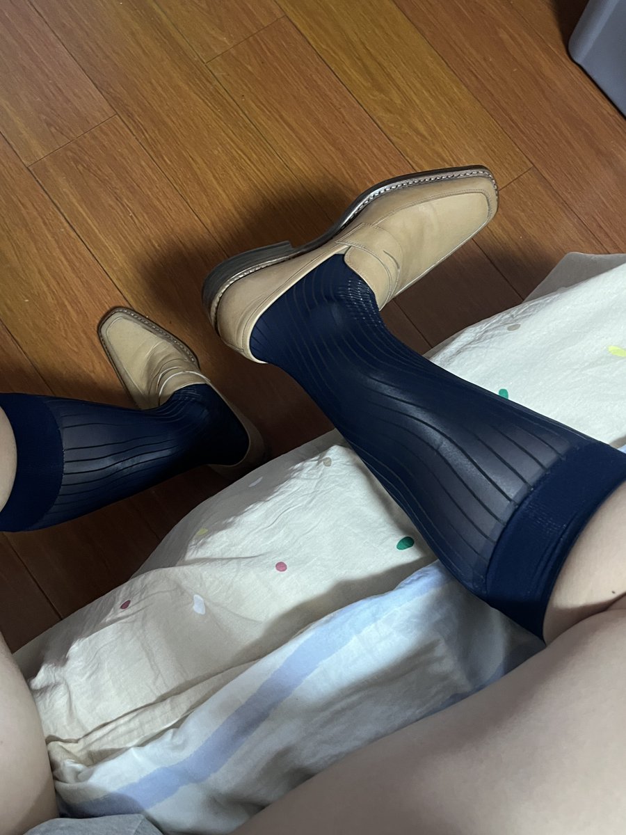 tp_neomann's tweet photo. your loved way of 镜面蓝丝
#正装丝袜 #ladygaga #正装皮鞋 #大叔控 https://t.co/lDeLxsMb32