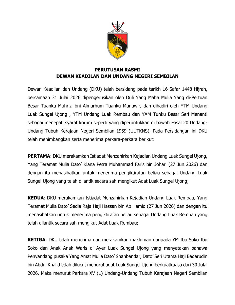anaknogori_n9's tweet photo. On 1 August 2026, the Dewan Keadilan dan Undang (DKU) issued an official proclamation (Perutusan Rasmi) recording the outcomes of a sitting held on 31 July 2026. The document was chaired by the Yang di-Pertuan Besar Tuanku Muhriz ibni Almarhum Tuanku Munawir and attended by the Undang of Luak Sungei Ujong, the Undang of Luak Rembau, and the Tunku Besar Seri Menanti, meeting the quorum requirement under Article 20 of the Negeri Sembilan Constitution 1959.

1/ The formal DKU acknowledgement of the two 27 June installations, Undang of Sungei Ujong and Undang Rembau.

2/ The removal of the Dato’ Shahbandar of Sungei Ujong by Waris Ayer according to the Adat of Luak Sungei Ujong.

3/ The backdated dismissal of the Undang of Jelebu to 31 May 2023, more than three years before this proclamation, is the most consequential single item, since it retroactively voids every action he is recorded as having taken in that office since that date.His Darjah Tertinggi Negeri Sembilan (DTNS), the state's highest honour, is also revoked.

4/ The DKU addressed the announcement dated 19 April 2026 and declared it unconstitutional, in breach of Article 10 of the Negeri Sembilan Constitution 1959, and therefore invalid and without effect.

The DKU further advised and determined that the individuals purportedly holding the offices of Undang Luak Sungei Ujong, Undang Luak Rembau, and Undang Luak Jelebu, namely Mubarak, Abdul Rahim, and Maarof respectively, had at all material times either ceased to hold, or never validly held, those offices.

The Undang of Luak Sungei Ujong and the Undang of Luak Jelebu were each removed according to their Luak's Adat on the applicable dates. The purported Undang of Luak Rembau, the DKU stated, was never validly appointed, his installation never having been completed through the Istiadat Menzahirkan Kejadian Undang. 

On this basis, the DKU found that none of the three had legal authority to exercise any power under Article 10 of the Negeri Sembilan Constitution 1959.

According to the Adat of each Luak, the titles were removed by their Waris. On 1 August 2026, the DKU formally acknowledged those removals in accordance with the Negeri Sembilan Constitution 1959.