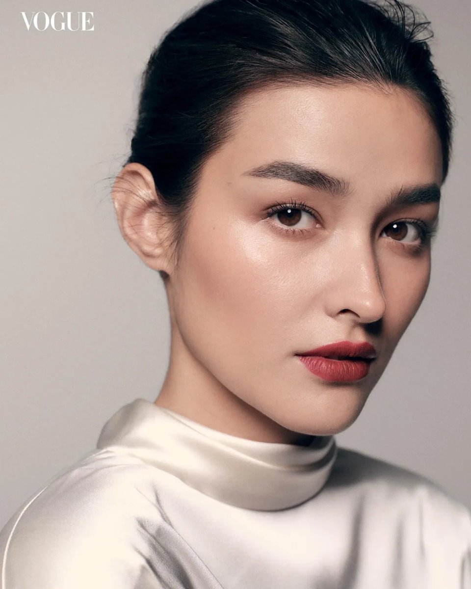 FilmUpdatesPH's tweet photo. H.E.R. and Liza Soberano look gorgeous for Vogue Philippines' special edition. https://t.co/cWKCPcDzN9