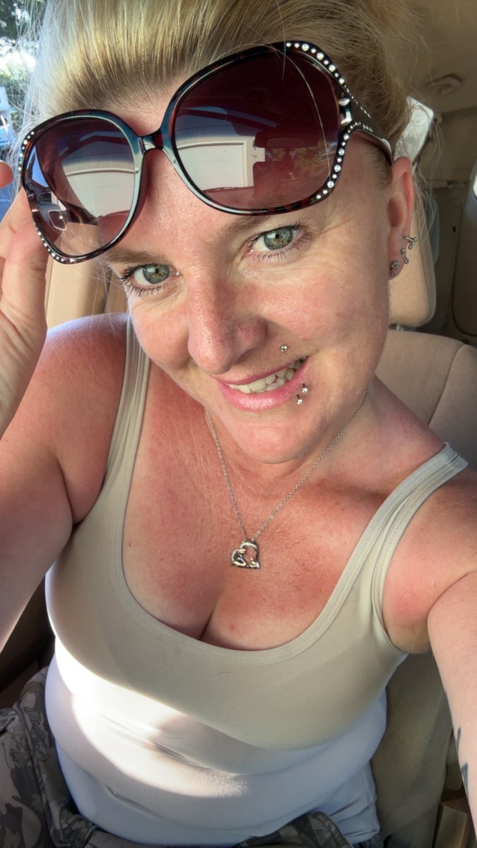 Vixen_SlimRoyal's tweet photo. Still trying to recover from my massive sunburn spending days in San Diego/LA
I am now officially a vampires
Give me that moonlight instead
#PrettySmile #PrettyTeeth #PrettyEyes #PrettyEverything
#SweetLittleFox #CuteSnowBunny
#SuperFuckingOld #ThisIs40 https://t.co/M26t4l865T