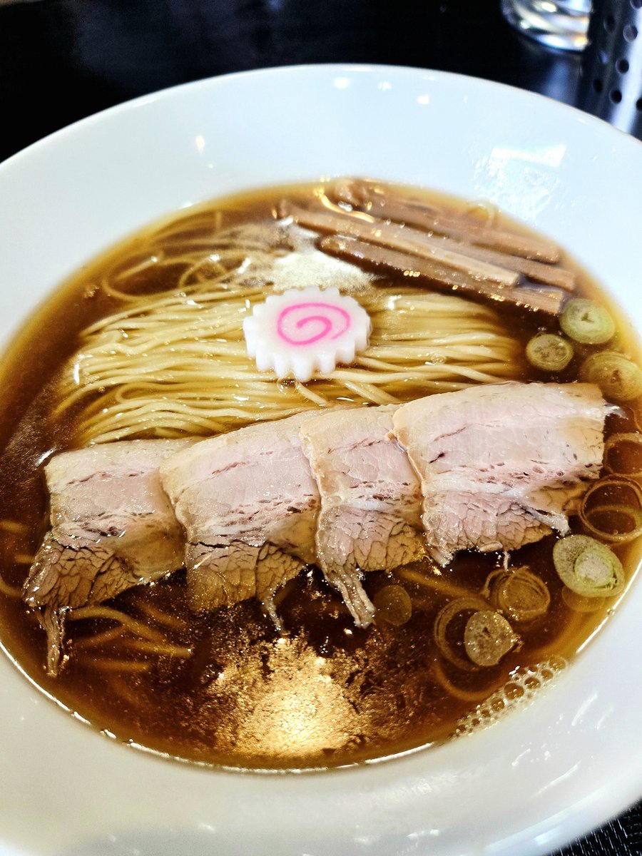 Zorexoserez's tweet photo. ｢中華ソバ藤むら｣さん
中華ソバ　大　(2玉)　900円
カレーライスセット200円か大盛りか迷った。R&amp;R麺優先で。
以前のトリプルスープ塩ラーメンも大好きだったが、今のブランドチェンジ後のも中毒性がある😋
ごちそうさまでした🎵
静岡県浜松市中央区篠ヶ瀬町
#ramen #Marshall https://t.co/WiaimwAxP3