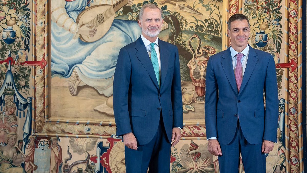 Actualidad_Pol's tweet photo. 🇪🇸 Pedro Sánchez y Felipe VI ANUNCIAN que se van de vacaciones https://t.co/B86WT7SZBH