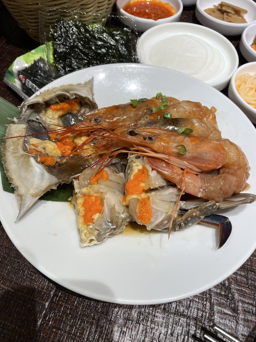 azumanist's tweet photo. 初の新大久保で韓国料理！
カンジャンケジャンとカンジャンセウとポッサムと…いろいろ！
おいしかった🦐 https://t.co/Q1qWU6f5Y0
