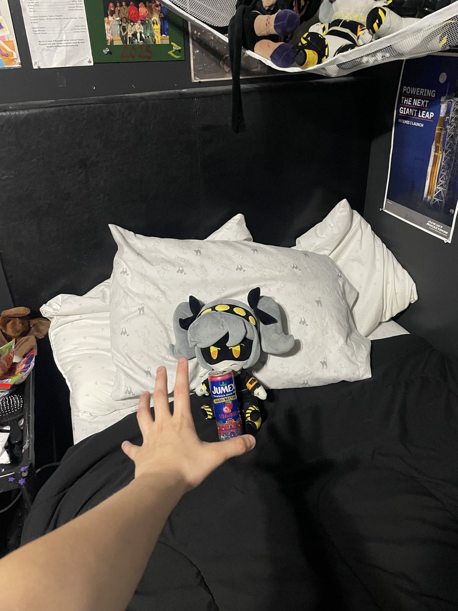 KandyK0vach's tweet photo. J!
DONT DRINK THAT-!
#MurderDrones #SerialDesignationJ https://t.co/V71icr8gnh
