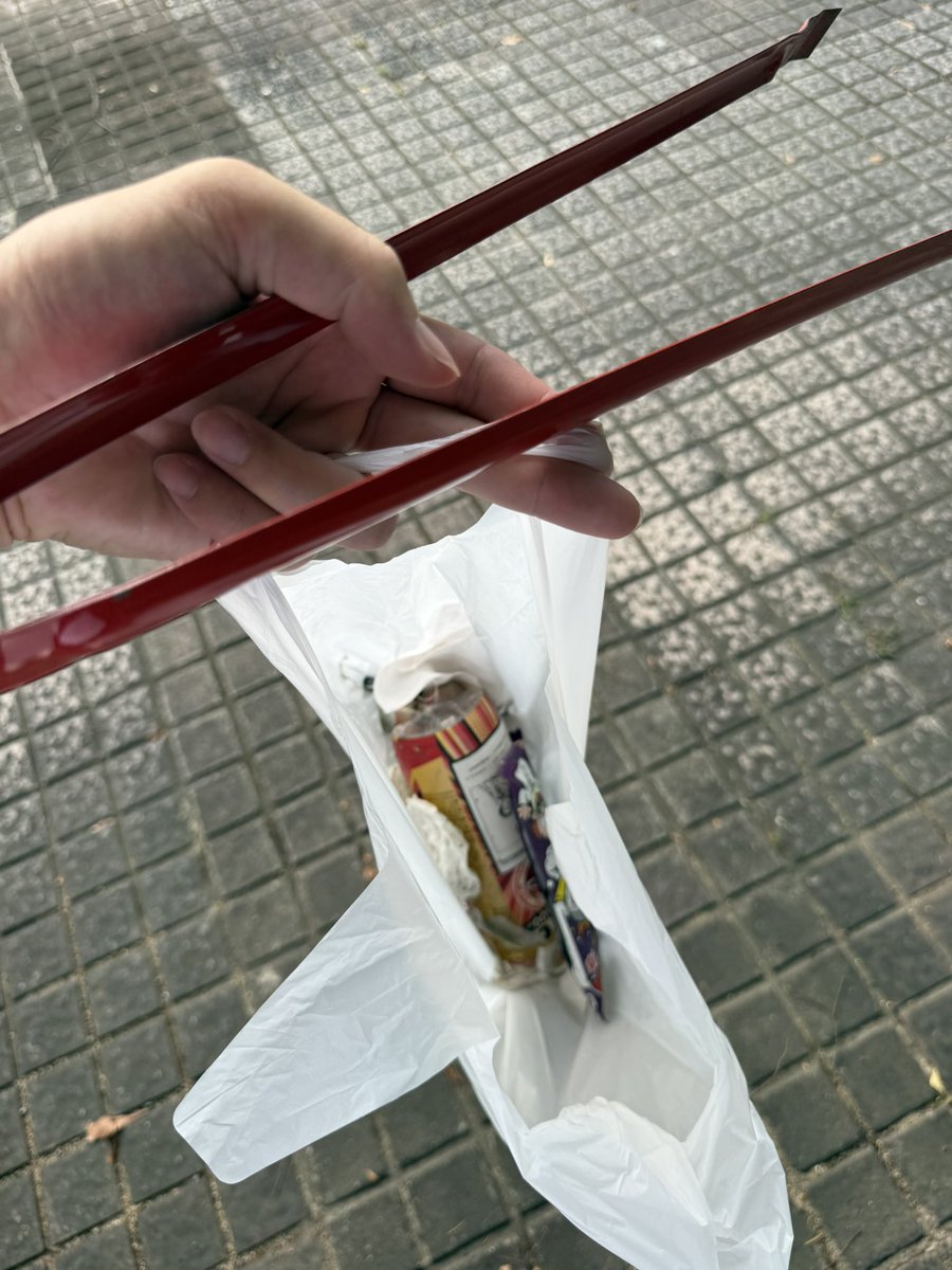 fumitaka1995's tweet photo. 本日は、小山田小学校周辺を地域の皆さんとゴミ拾いからスタートしました。今日も一日よろしくお願いいたします！ https://t.co/e8OlVHZxT5