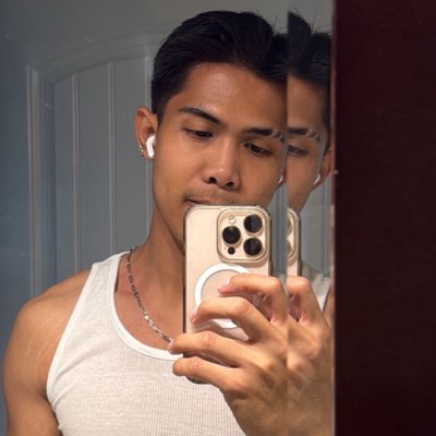 d_lrl_'s tweet photo. #NewProfilePic https://t.co/ZuFO5x9ItJ