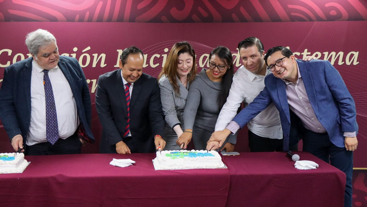 CONSAR_mx's tweet photo. Hace 32 años nació la CONSAR con la misión de fortalecer el Sistema de Ahorro para el Retiro. Hoy reconocemos el compromiso, la vocación de servicio y el trabajo de quienes, día con día, contribuyen a proteger el ahorro para el retiro de las y los trabajadores de México. https://t.co/4MpzkiUav4