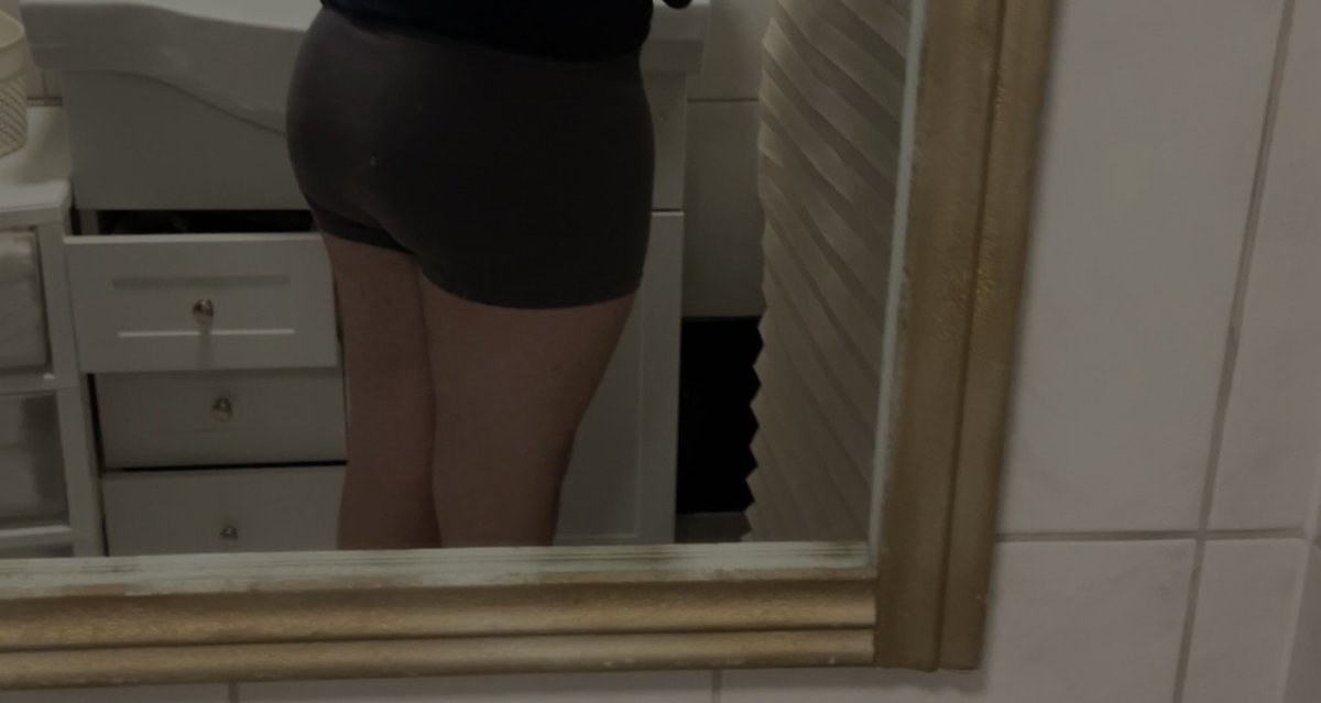 itslemohee's tweet photo. Quiero hacer un helado y tragarme el semen 🥺 https://t.co/qUjProSn6E