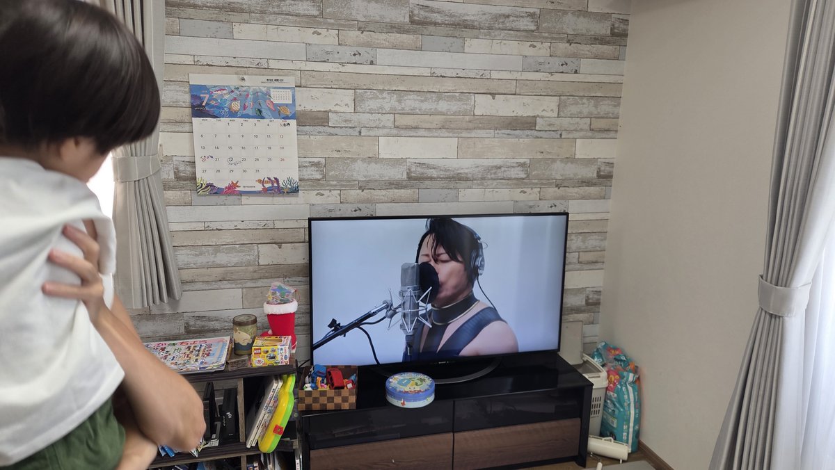 morionku's tweet photo. ４歳児に｢これは滋賀県の歌だから、滋賀県民は歌えないとだめなんだよ｣って言いながら例の動画を見せる https://t.co/mazHx13Kqu