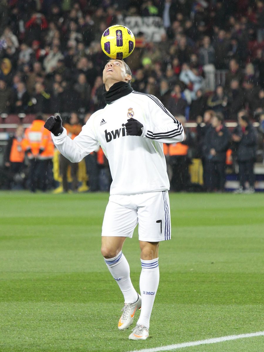 CR7HQ_'s tweet photo. Barcelona versus Real Madrid
on November 29, 2010 https://t.co/bCOuY5e3s9
