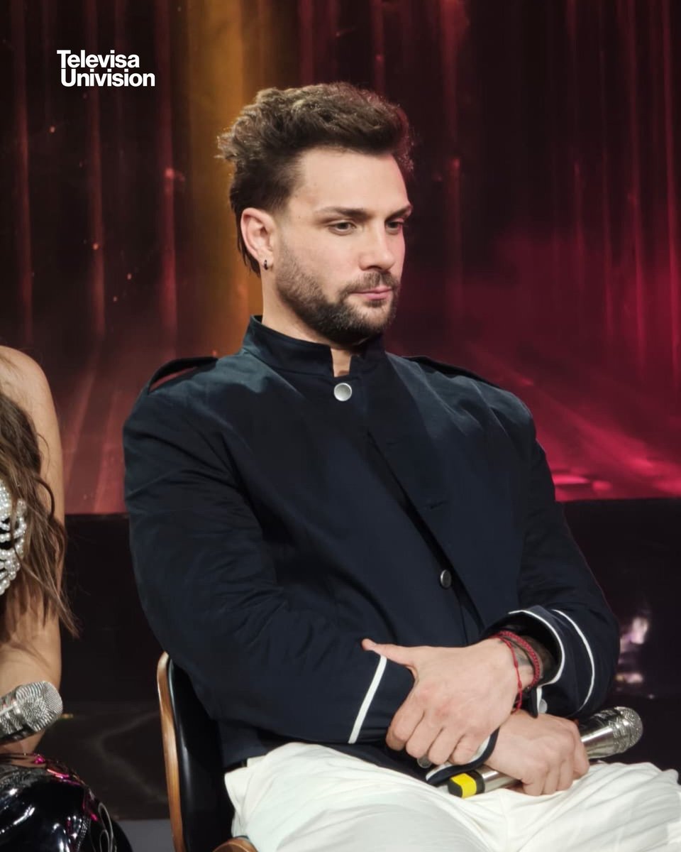 NatE91338136's tweet photo. Imagínate querer llamarle económico a Nicola 😂 no mi amor no todo es usar trajes sin camisa para intentar verte guapo, de nada sirve usar el traje más caro si no tienes el porte 🫰🏻 
#NicolaPorcella https://t.co/NZmLdIY9ub