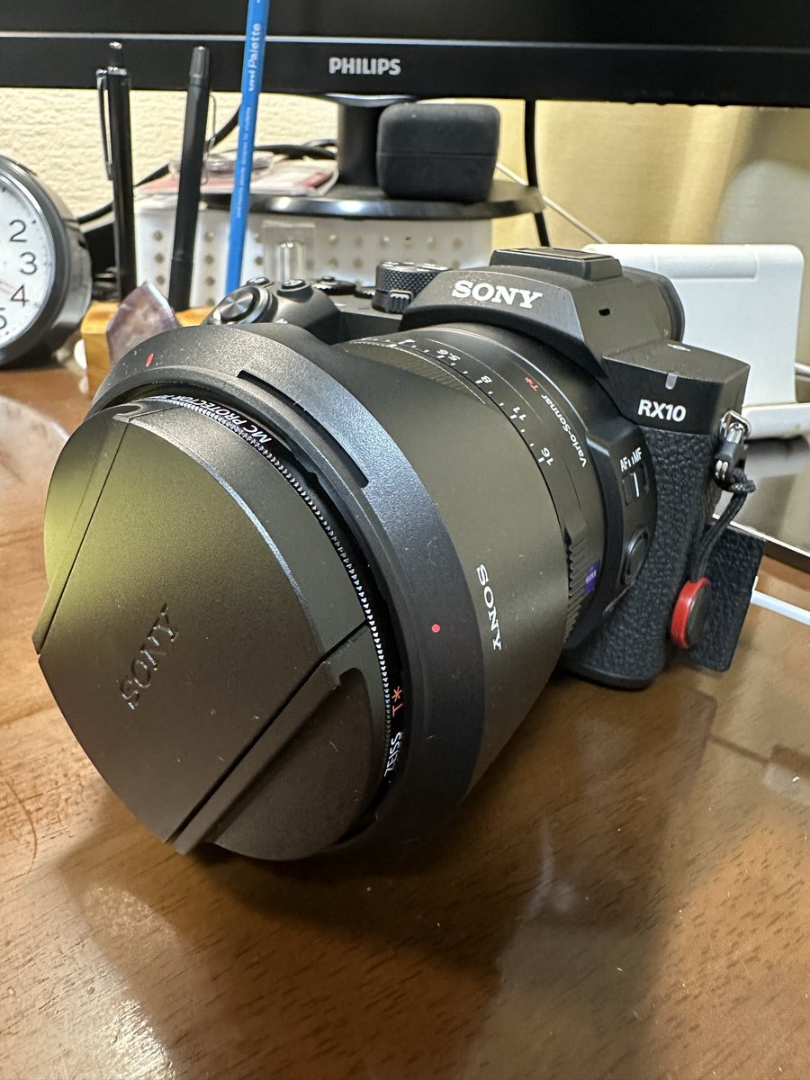 altezza2001rs's tweet photo. RX10v到着、精密部品の塊のよう(思っていたより重い😅) https://t.co/cielsujfxF