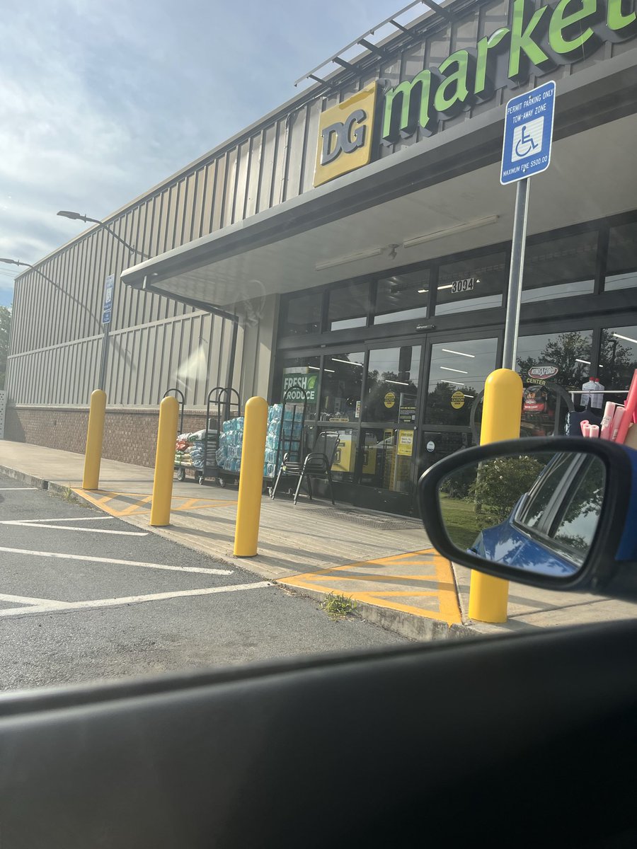 keliDege's tweet photo. @DollarGeneral  I was visting in Georgia and stopped at your store #3094… They have water stored outside in the direct sunlight and 90 plus degree weather. As we all know, this is very much a danger to your customers health. I highly recommend making some changes. Do Better. https://t.co/XvlK2sPB4O
