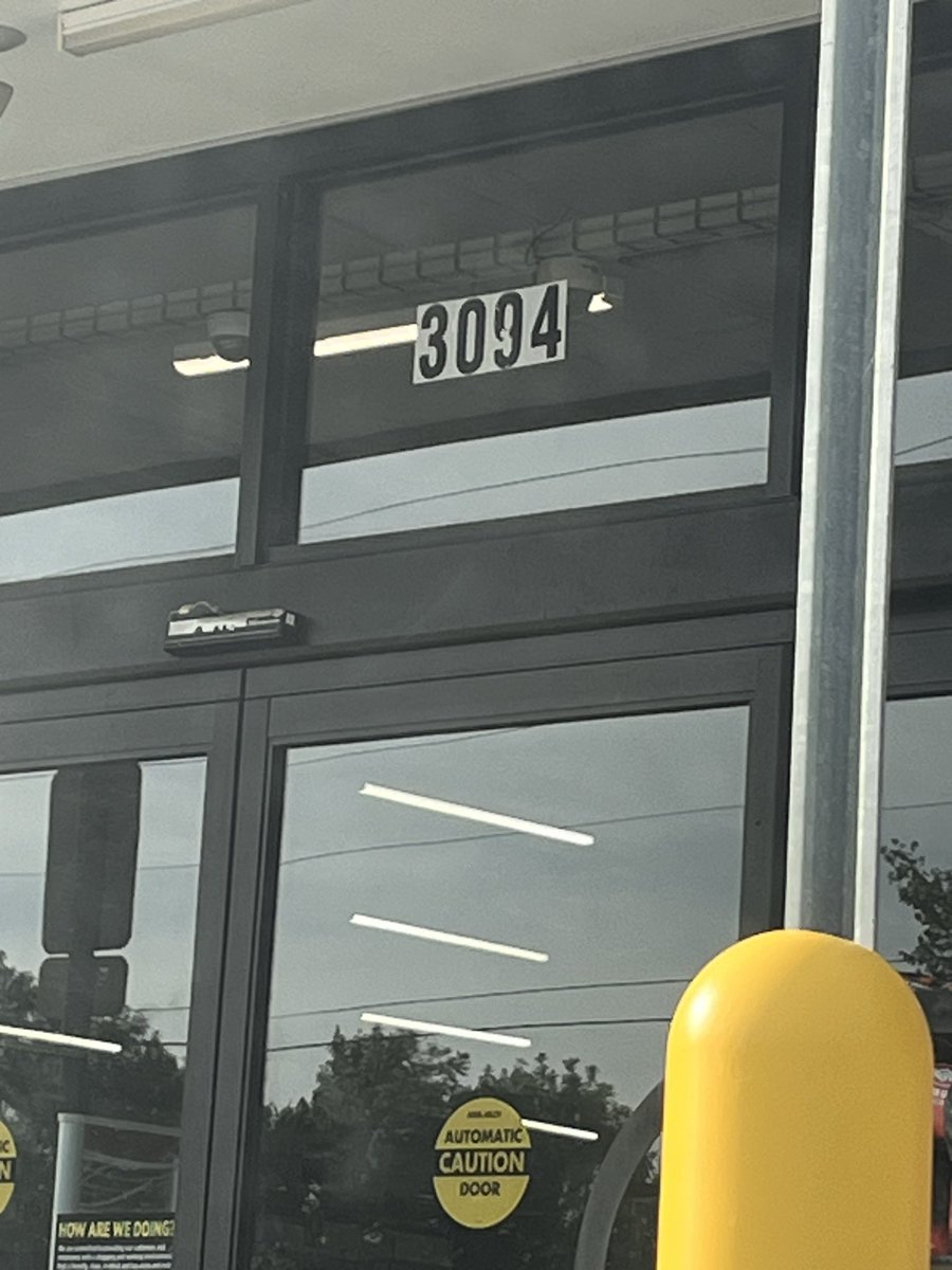 keliDege's tweet photo. @DollarGeneral  I was visting in Georgia and stopped at your store #3094… They have water stored outside in the direct sunlight and 90 plus degree weather. As we all know, this is very much a danger to your customers health. I highly recommend making some changes. Do Better. https://t.co/XvlK2sPB4O