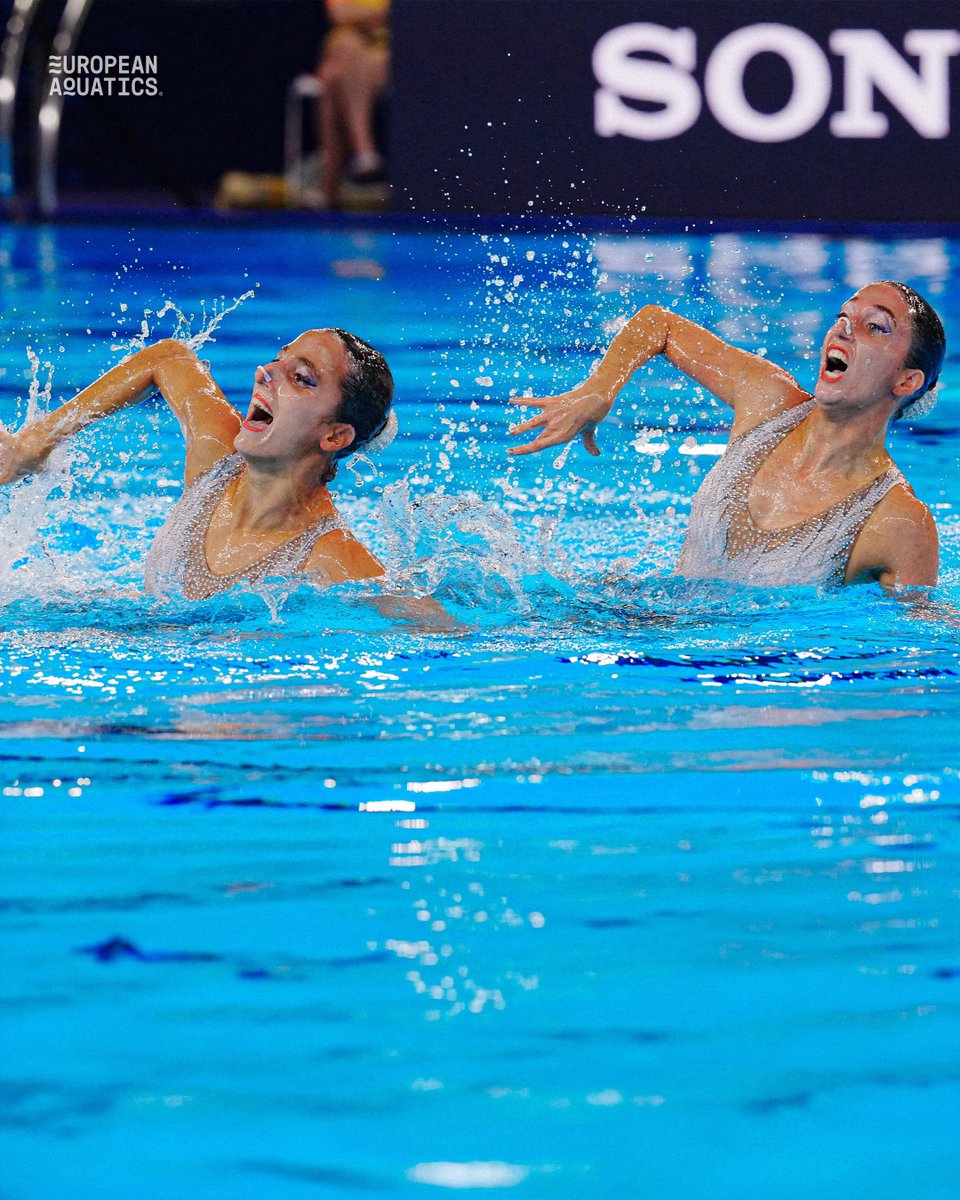 HellenicOlympic's tweet photo. 👉 Χαμογελαστές και τρισευτυχισμένες οι  Αννα Μαρίας και Ειρήνη Αλεξανδρή στο Ευρωπαϊκό Πρωτάθλημα Υγρού Στίβου, με 🥇μετάλλιο στο τεχνικό ντουέτο της καλλιτεχνικής κολύμβησης. https://t.co/ZNagG5dYGu