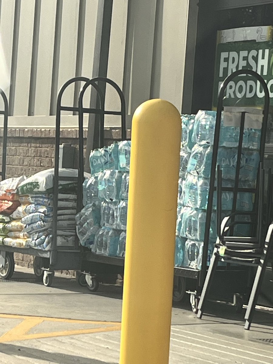 keliDege's tweet photo. @DollarGeneral  I was visting in Georgia and stopped at your store #3094… They have water stored outside in the direct sunlight and 90 plus degree weather. As we all know, this is very much a danger to your customers health. I highly recommend making some changes. Do Better. https://t.co/XvlK2sPB4O
