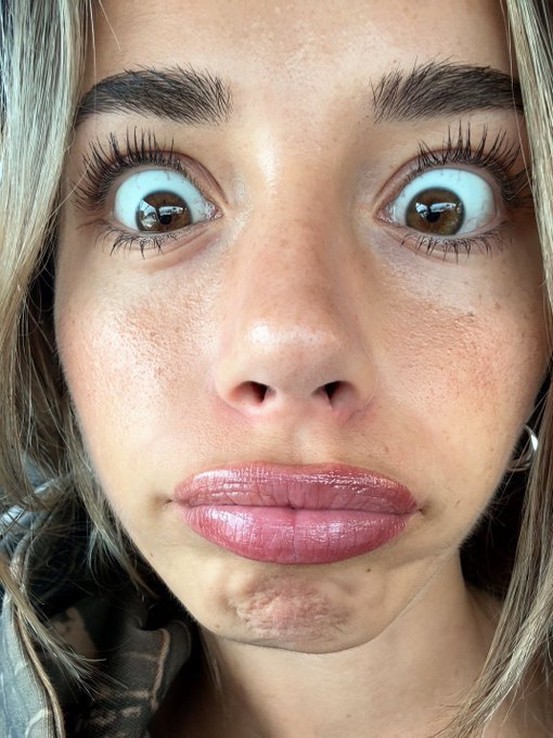 hanaestheft's tweet photo. Silly face Saturday 😜 https://t.co/P7ABUQX0W8