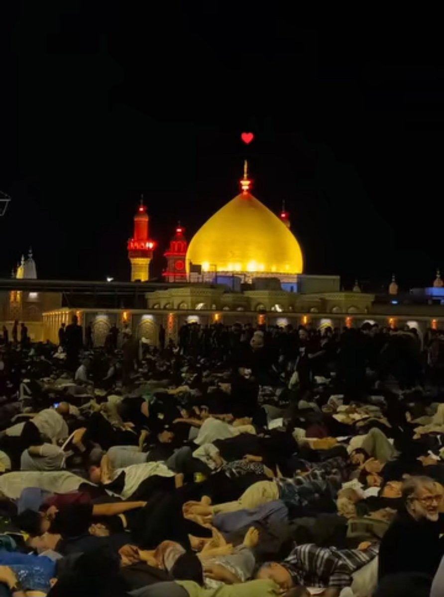 HajRasool313's tweet photo. از نجف سلام 
نایب الزیاره تک تکتون هستم . امشب شب خاصی هست .
به خواب هم نمیدیدم یه گوشه حرم بگن می تونی اینجا بخوابی 🥹

یا علی نام تو بردم نه غمی ماند نه همّی

#یا_لثارات_الحسین 
#حریم_حسین https://t.co/YjfrTnCYnM