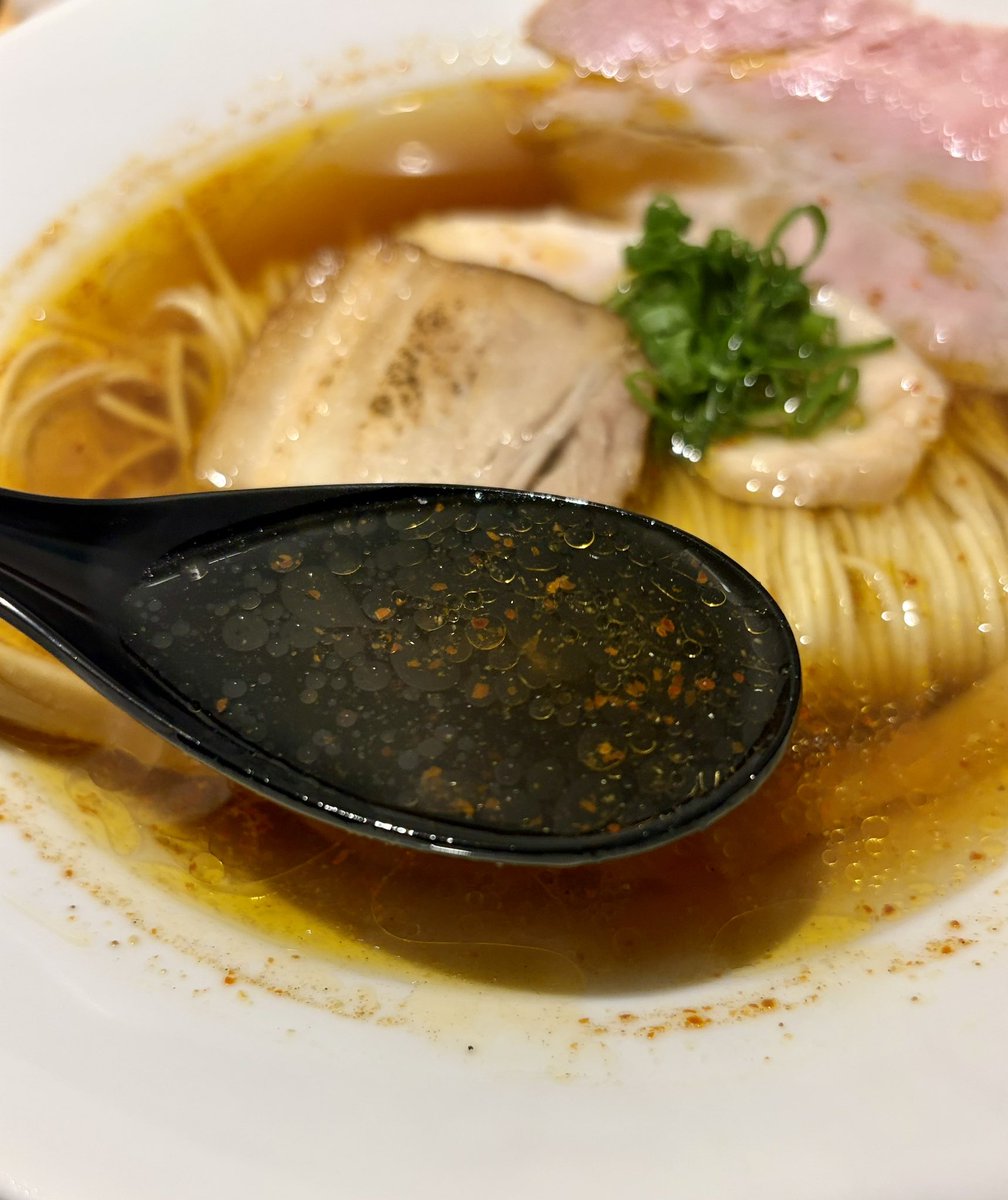 FourthJank's tweet photo. Ramen＆Bar Kei🍜伊東市

【限定】
辛いらぁ麺
【限定丼】
ミニ牛丼

淡麗ながらも持続性のヒリヒリくる
しっかり辛いスープ🥹
身体の内から熱くなります✨
自家製ツルパツ麺も👍
牛丼屋並いやそれ以上に美味い牛丼🤩
見かけたら是非おすすめ
これでメガサイズ食べて帰りたいほど😚 https://t.co/9SmaGc8Dco
