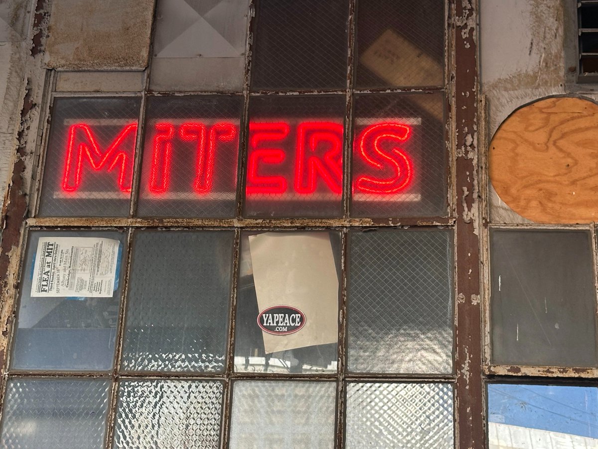 seeedstudio's tweet photo. #MITERS is a legancy🤓which was founded by #MIT students and alumni from the 1970s, where ideas are turned into real prototypes through hands-on building.
We're going to host another #reBot #robotics cooking hackathon tmr, together with Boston Robot Hackers and @FabFndn . Come by tomorrow by 10AM at Fab Kendall in Boston! See you soon😉https://t.co/EQMJVd59oO