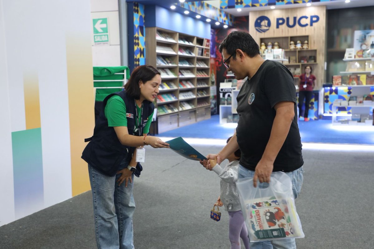 Minsa_Peru's tweet photo. El Minsa presente en la Feria del Libro 2026! 💚#AmaDonaVive

Este 1 y 3 de agosto acércate a nuestro módulo informativo en el Centro de Exposiciones Jockey que busca promover la donación de órganos y tejidos. 

✅ Registra el SÍ a la donación en tu DNI y conversa con tu familia sobre tu decisión.
✅ Recuerda que un solo donante puede salvar hasta 10 vidas.

En su primer día, a través de la Dirección General de Donaciones, Trasplantes y Banco de Sangre (Digdot) decenas de familias se informaron, despejaron mitos y se sumaron a esta gran causa. Gracias a todos los que disfrutaron de #MinsaCuentos junto a Mostri.
