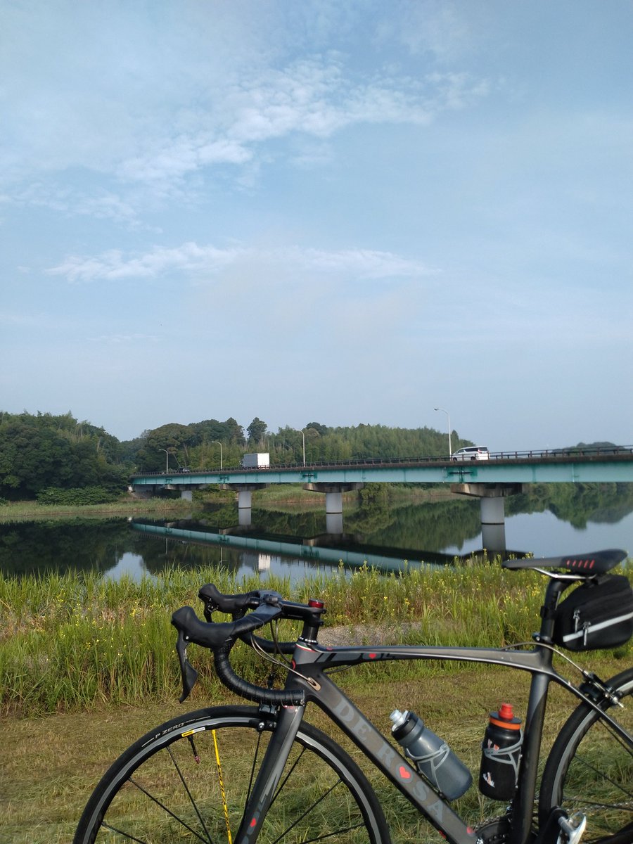 take785RS's tweet photo. 8/1　8月です　早くも今年後半の最初の月を浪費w　0534発26℃涼しい　農免道ですれ違い際に手を振ってくれる@takatak99604501 さんw　良く気が付くな　ホームコース谷原大橋折返し休憩無しまっすぐ北柏着0806　セントラル9時開店　暑くて待ってらんないので撤収　本日もよろしくお願いお���れ生でした～ https://t.co/jl4pg9Ebjr