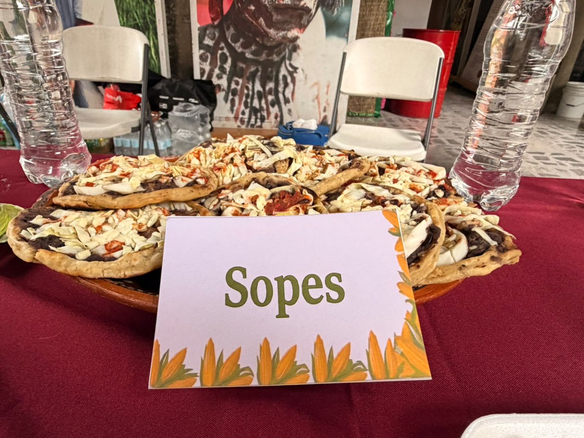bereheca's tweet photo. Ya nos estamos preparando para vivir una de las tradiciones más queridas de Tláhuac. 🌽

En conferencia de prensa presentamos la Feria del Elote y la Tortilla San Juan Ixtayopan 2026, que del 8 al 16 de agosto reunirá a más de 150 expositoras y expositores con una gran variedad de platillos y productos elaborados con el sabor y la tradición de nuestro pueblo.

Me dio mucho gusto compartir este momento con el diputado @Robertomejiamen @elgallolagunero Secretario de Asuntos Indígenas, y con @NJuarez_SEPI , Secretaria de Pueblos y Barrios Originarios y Comunidades Indígenas Residentes.

Las y los esperamos para disfrutar en familia de una feria que nos llena de orgullo y que refleja la riqueza de San Juan Ixtayopan.