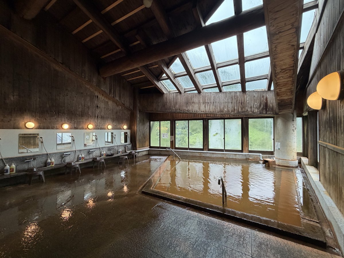 fuyakeru_onsen's tweet photo. 内湯もしっかりオレンジ色😊 https://t.co/dy3sAab04A