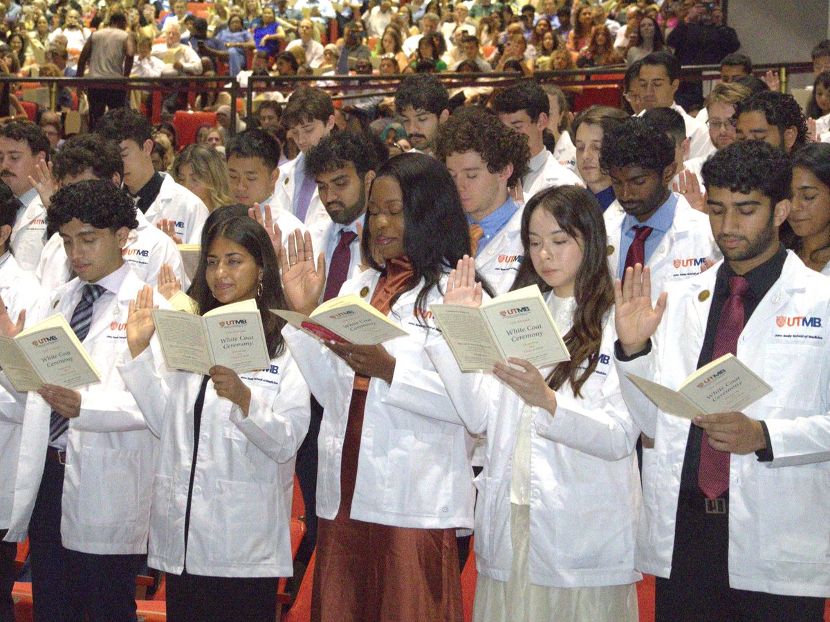 utmb_jssom's tweet photo. The moment they put on their white coats, the journey became real.
#UTMB #MedEd #WhiteCoat #MedicalSchool https://t.co/zdUDCmNqTi