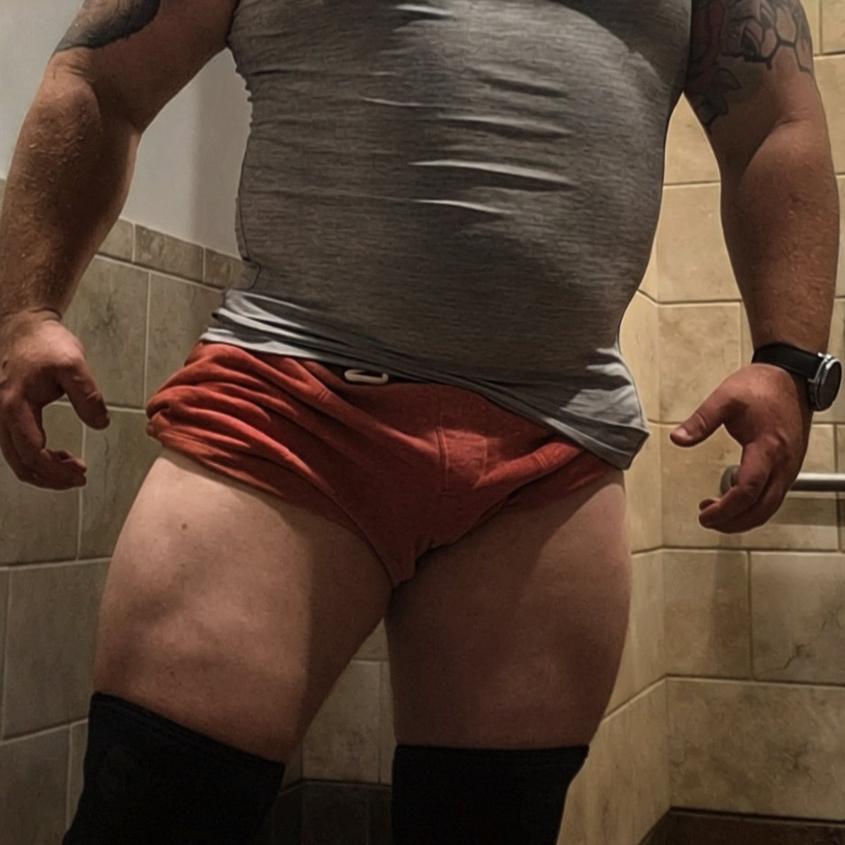 daddykatulis's tweet photo. Legs day. https://t.co/nT9RVYKn5Q