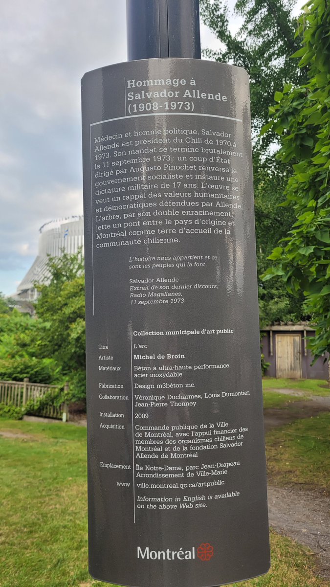 Angullini's tweet photo. Hoy pasé frente a este monumento, ... un minuto de emoción.
Estuve ahí el día de la ceremonia oficial de la inaguración el 2009.
También estuvo presente @Mayafernandeza. https://t.co/P8GxSjdvmY