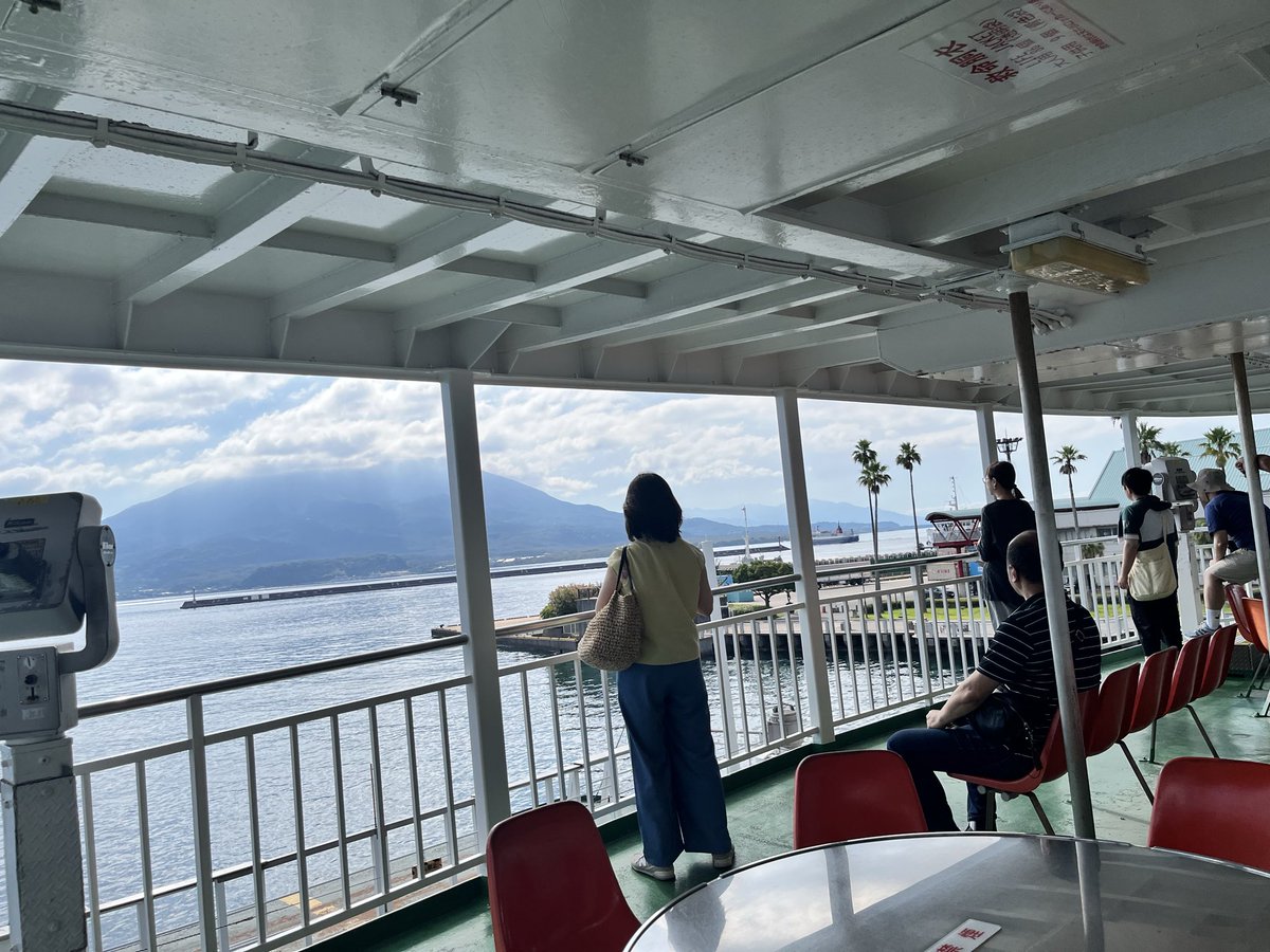 rumikamimura's tweet photo. 桜島フェリー。ばいばいチェロ🐥 https://t.co/d3vQCE5j3m