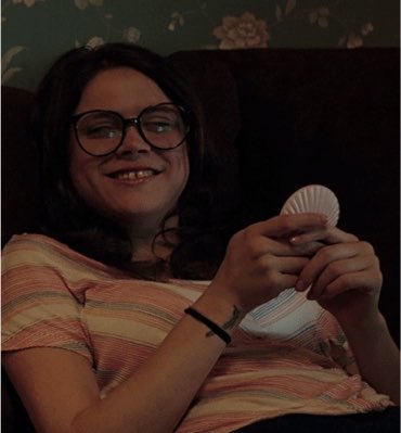 slasherbaddies's tweet photo. the shell phone in it follows (2014) is probably the last example of this in horror movies actually… small world building details are what really stick with me sometimes when watching a movie https://t.co/DQZBNR9JiH
