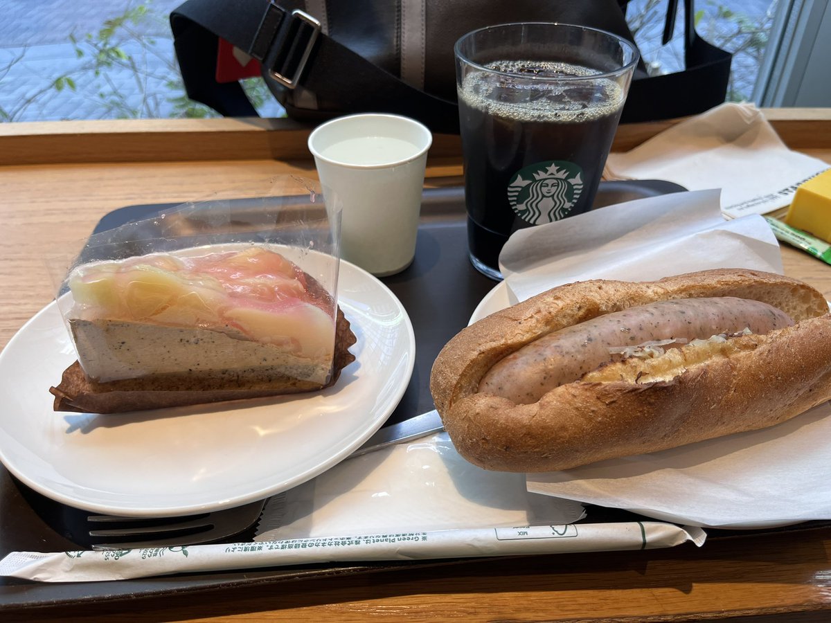 conta120's tweet photo. 土曜日おはようございます😃♪

今朝も透析前スタバモーニングを楽しんでおります😋♪

今日は白桃とアールグレイのタルト🍑
フレッシュ感のある白桃がとても美味です♪

暑いですが皆様素敵な週末をお過ごしください😃 https://t.co/tNgcGdxmEE