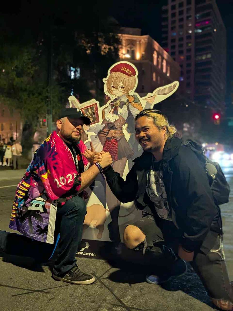 HyperCombo_'s tweet photo. Missing Offkai so much but I'm glad the homie and I took a picture with Clio https://t.co/XMbZ106POS