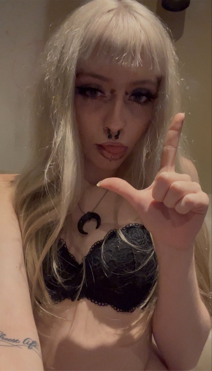 HexedLilith's tweet photo. Pussy CANT replicate the grip My voice has on your cock when you fuck ur fist &amp; money away for me beta!!! https://t.co/uxUg22WegQ