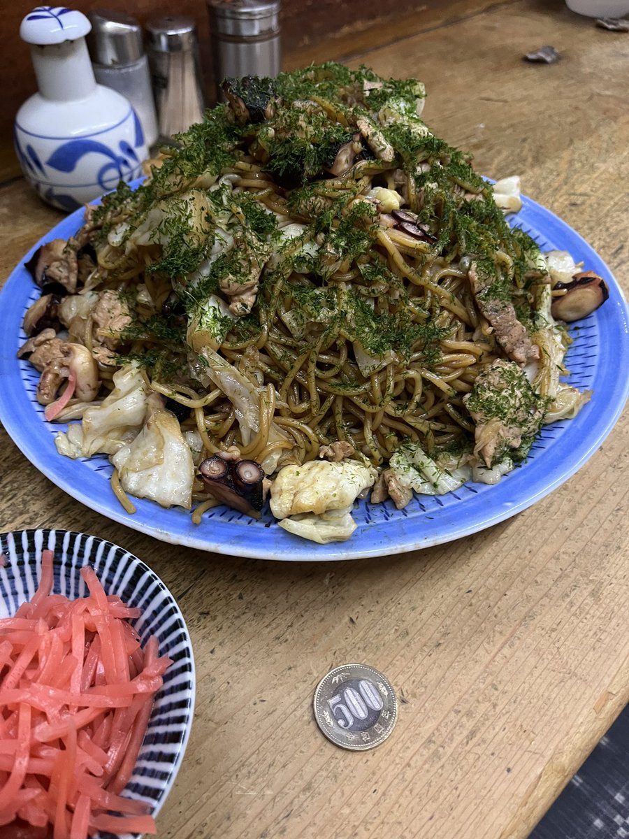 conta120's tweet photo. 先週の食べたり作ったりした物をば🍳

◯山盛りタコイカ入り焼きそばw
◯豊洲の「ふぢの」の冷やし中華♪
◯いただき物の鹿児島新蕎麦と海老天とオクラの天ぷら♪
◯極の回鍋肉♪

暑いので冷たい麺が多くなりがち😅ww https://t.co/DBUuBBg4GV