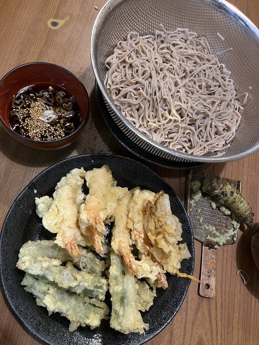 conta120's tweet photo. 先週の食べたり作ったりした物をば🍳

◯山盛りタコイカ入り焼きそばw
◯豊洲の「ふぢの」の冷やし中華♪
◯いただき物の鹿児島新蕎麦と海老天とオクラの天ぷら♪
◯極の回鍋肉♪

暑いので冷たい麺が多くなりがち😅ww https://t.co/DBUuBBg4GV