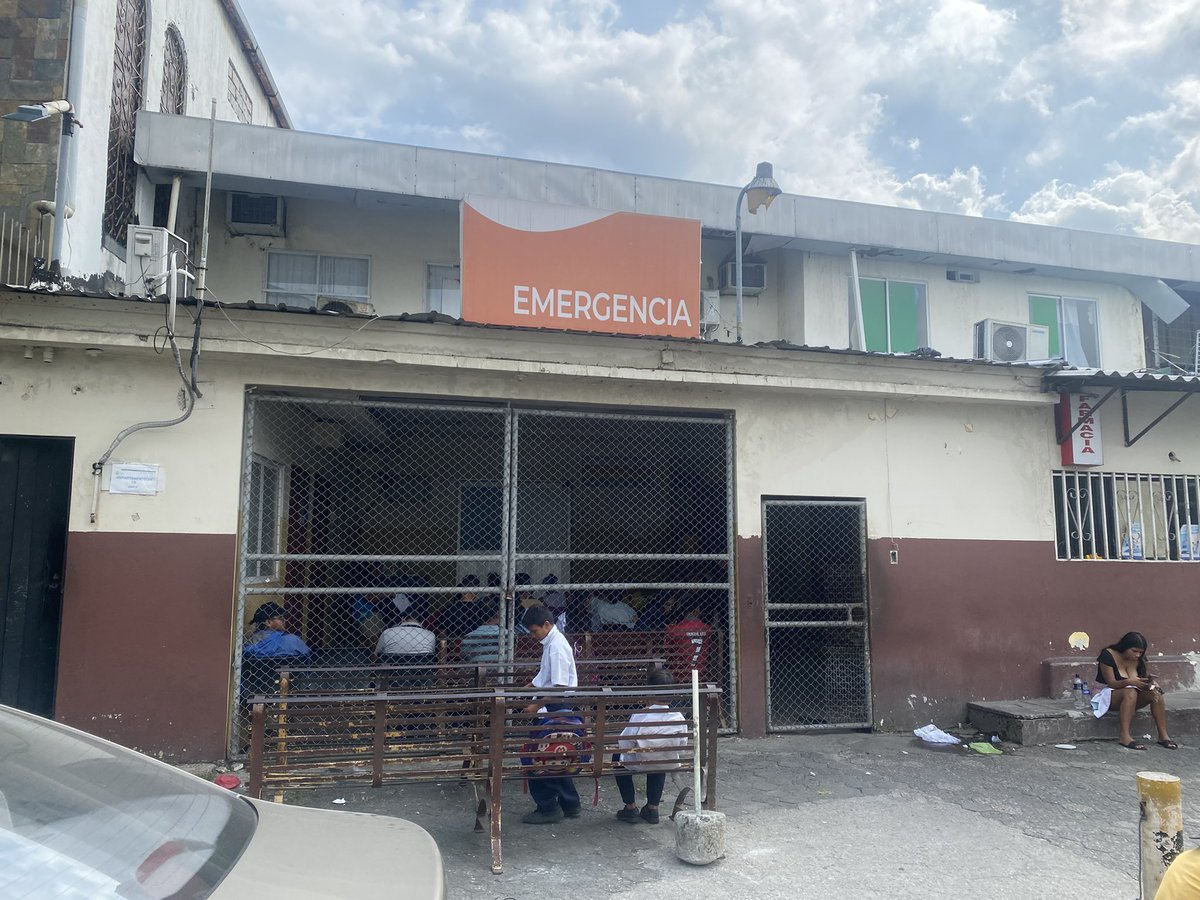 LADENUNCIA123's tweet photo. @JohnReimberg VAYA AL C.S. TIPO C MARTHA DE ROLDOS Y VERA LA CLOACA ALCANTARILLAS REBOSANTES DE HECES SE ROBAN LAS MEDICINAS Y EL SERVICIO DEFICIENTE CON MALTRATO COMO MECANISMO DE DEFENSA DE LA CORRUPCIÓN LA INFRAESTRUCTURA DEFICIENTE @DrJuanCAveiga @DanielNoboaOk @Salud_Ec @goberguayasec https://t.co/ti8XOCAZs4