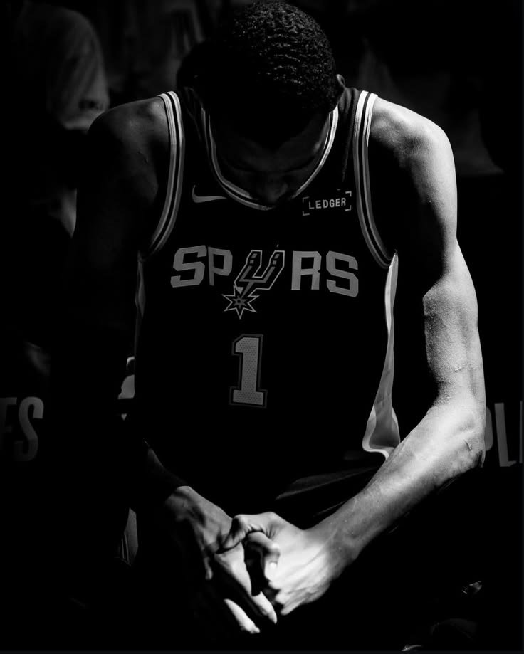 LockedBy23's tweet photo. YEAR 3 🤫

Wemby                       Brunson
• 25 PPG                    • 12.6 PPG
• 11.5 RPG                  • 3.4 RPG
• 3.1 APG                    • 3.5 APG
• 3.1 BPG                    • 25 MPG
• 29 MPG
• DPOY 🏆
• All-NBA 1st team
• All-DEF 1st team 

Let's remember that Victor Wembanyama has only made the playoffs once, while Jalen Brunson has done it in 7 different seasons. Not bad for your first playoff run to end up making the Finals...