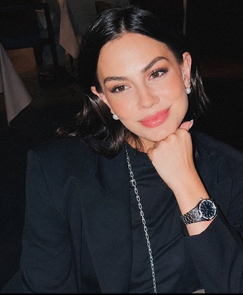 Demetbrasill's tweet photo. Preciosa demais 🤍🤏🏻

#demetözdemir https://t.co/1os6QbcrJQ