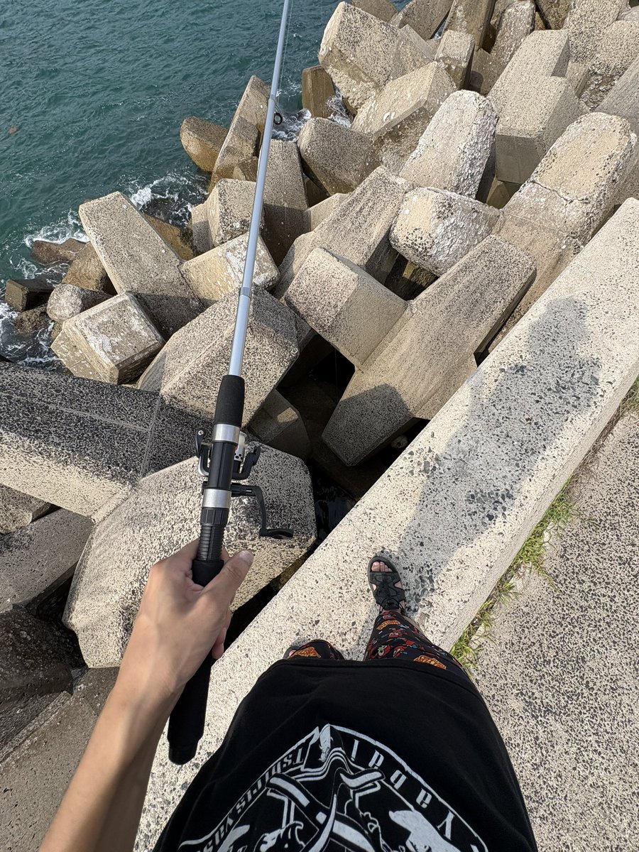 zo_radio_durian's tweet photo. ヤバイTシャツ屋さんの日であり、結婚記念日ですが平成デモクラには行けません
島根で釣りしてます。 https://t.co/XpStVuDeXm