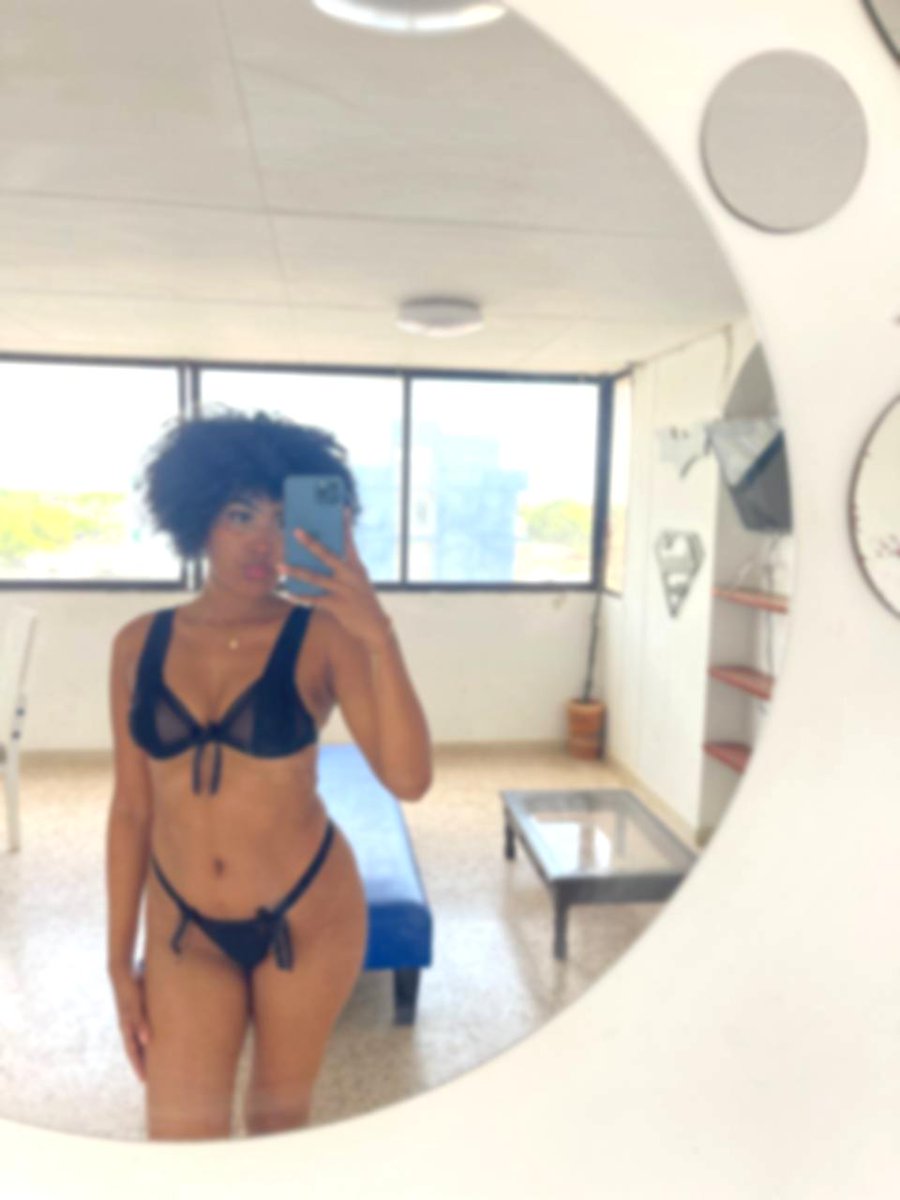 Mia tweet media