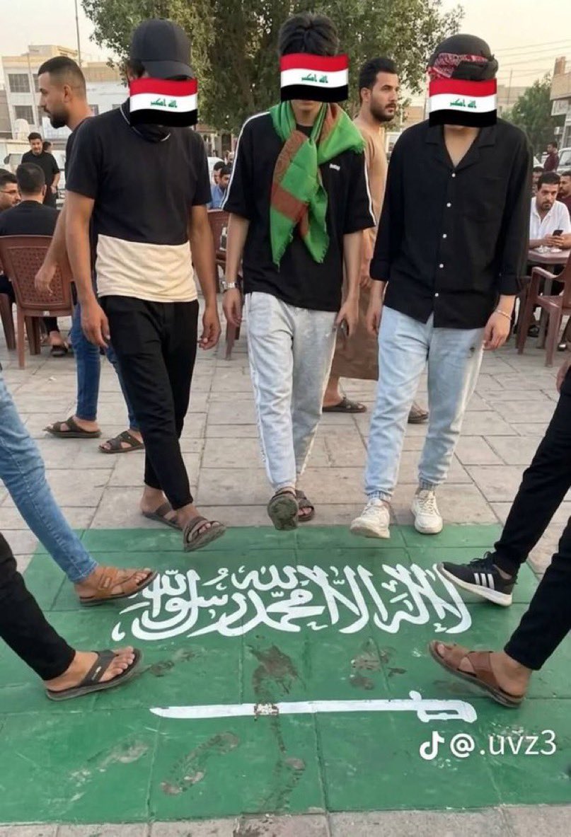 to2to266's tweet photo. مهما بلغ كرهنا نحن السعوديين لكم أيها الذيول العراقيين الخانعين التابعين لأصفهان الفرس المجوس والله لن نضع علم العراق تحت ارجلنا ونعدسه وهو يحمل كلمة (الله اكبر) والسبب لأننا مسلمون ؟
ما هو موقفكم يا اهل العراق من هذه الصورة ؟ هل هذا هو الاسلام عندكم ؟
#السعودية #العراق https://t.co/9At3LyvvHC