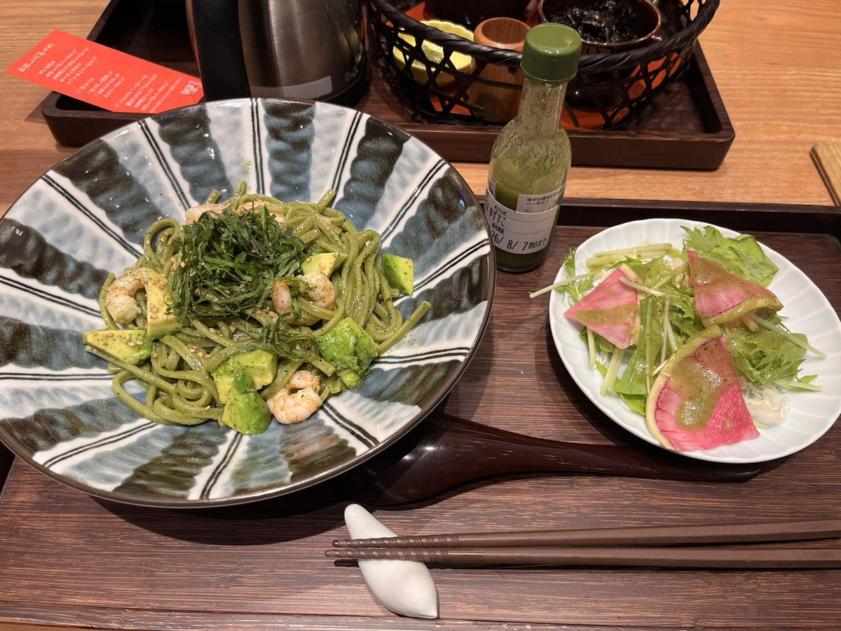 conta120's tweet photo. 続きます😃

◯長門牧場で買ってきたスモークチキンと甘唐辛子のペペロンチーノと同じく長門牧場で買ってきたソーセージ添え😋
◯鹿児島冷麺
◯和カフェで食べた小海老と大葉の抹茶の生パスタ🍝
◯成田ゆめ牧場のコーヒーフロート🍦

鹿児島の冷麺はサツマイモ澱粉で変わった食感で美味でした♪ https://t.co/50WNnKUDbi