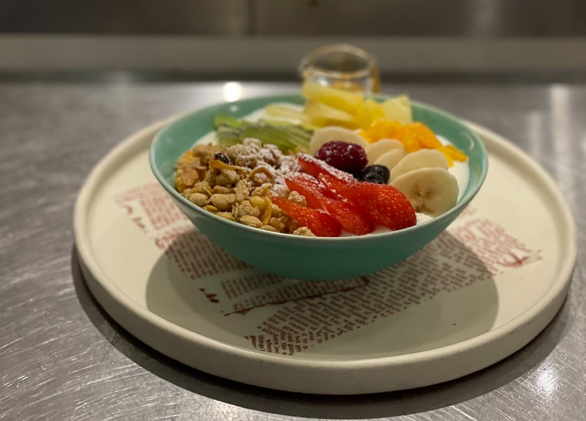 ampleurginza's tweet photo. 本日9時〜18時まで営業しております。ブランチ、ランチやスイーツ、又はカフェのご利用頂けます！みんなさんのご来店お待ちしております。
#アンプルール #アンプルール銀座　#AMPLEURGINZA　#銀座カフェ　#夏メニュー https://t.co/IK37UkfMcP