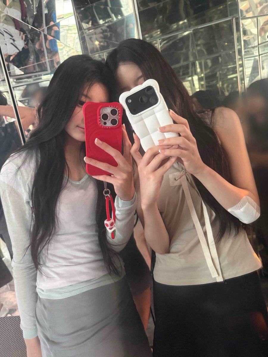 illitcolombia's tweet photo. ACTUALIZACIÓN DE WEVERSE DM #WONHEE con MINJU

#원희 #ILLIT #아일릿 #ILLITColombia https://t.co/47bvK7XFex