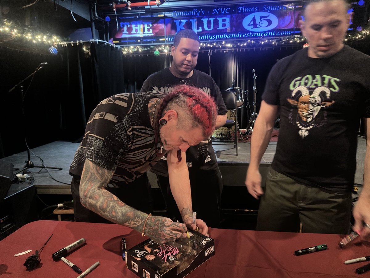 RotAppWrest's tweet photo. When I met the Hardy Boyz At The NYC Hardy Party @JEFFHARDYBRAND @MATTHARDYBRAND https://t.co/rpWULciDm0