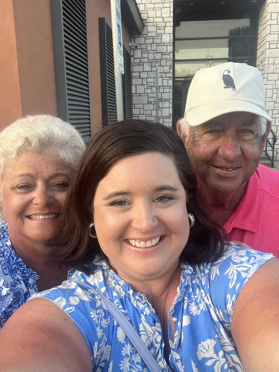 dh3592's tweet photo. Happy birthday to the most wonderful husband and father, @sdcoach2 ! Your girls love you! @sc_howard2 https://t.co/Gil6YXrON2
